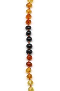 Zoom sur les perles et la finition du bracelet ambre 14 cm