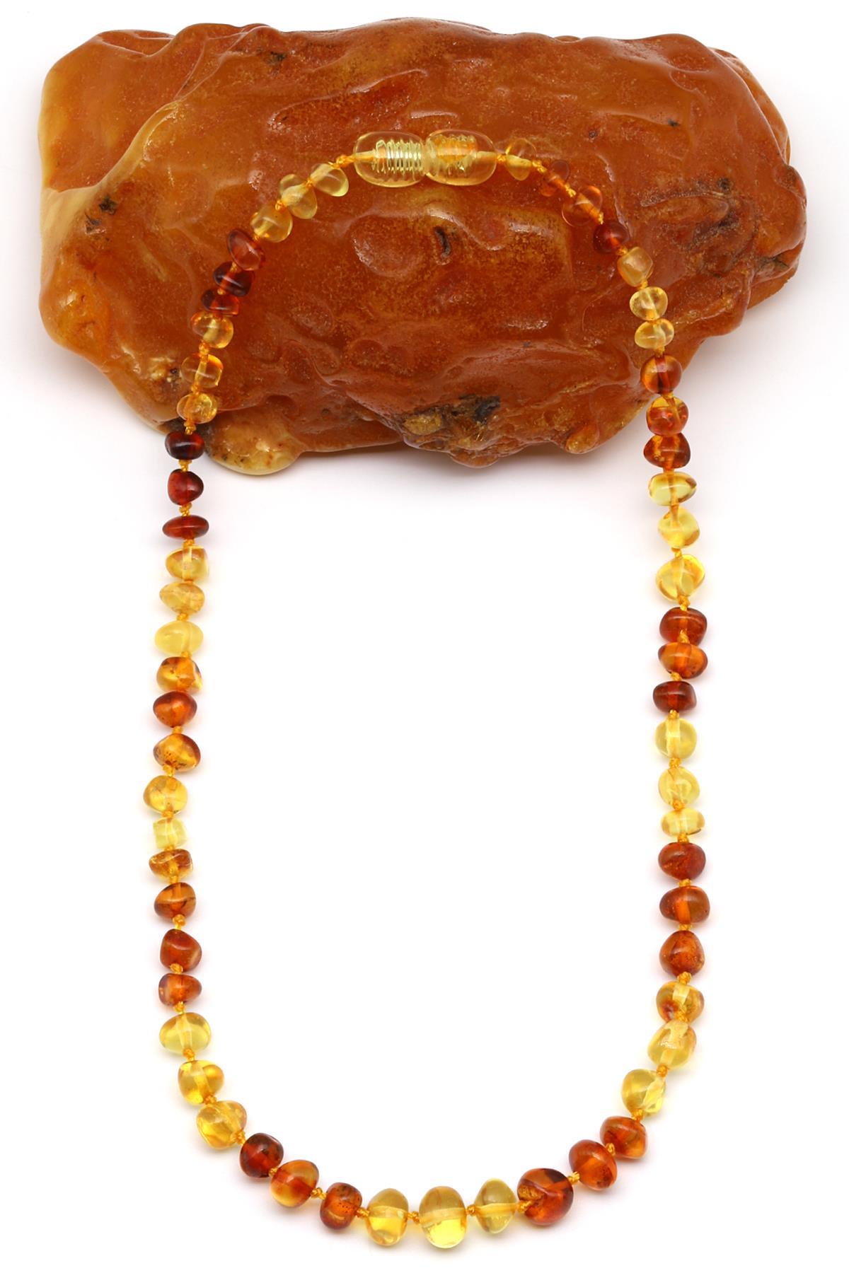 Présentation frontale du collier bébé ambre naturel pour poussée dentaire