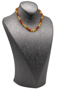 Zoom sur la fermeture et l’assemblage des perles 32 cm