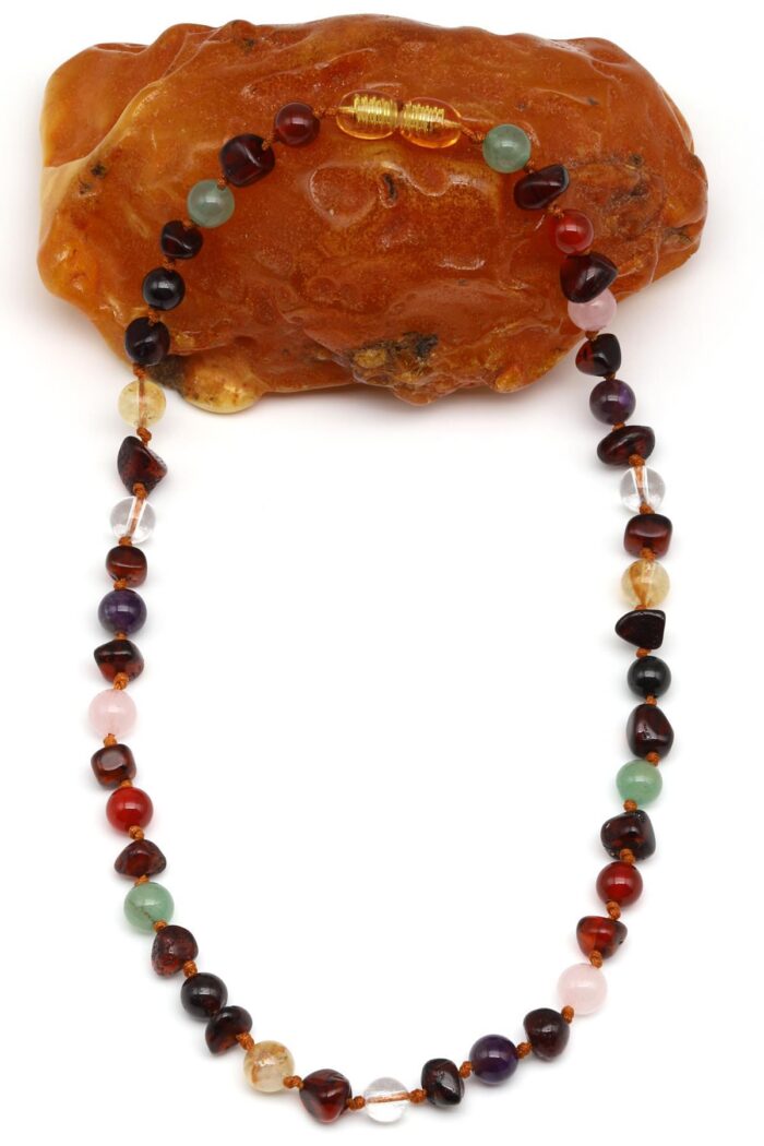 Collier bébé/enfant ambre et chakras – photo avant – 33 cm – modèle 3
