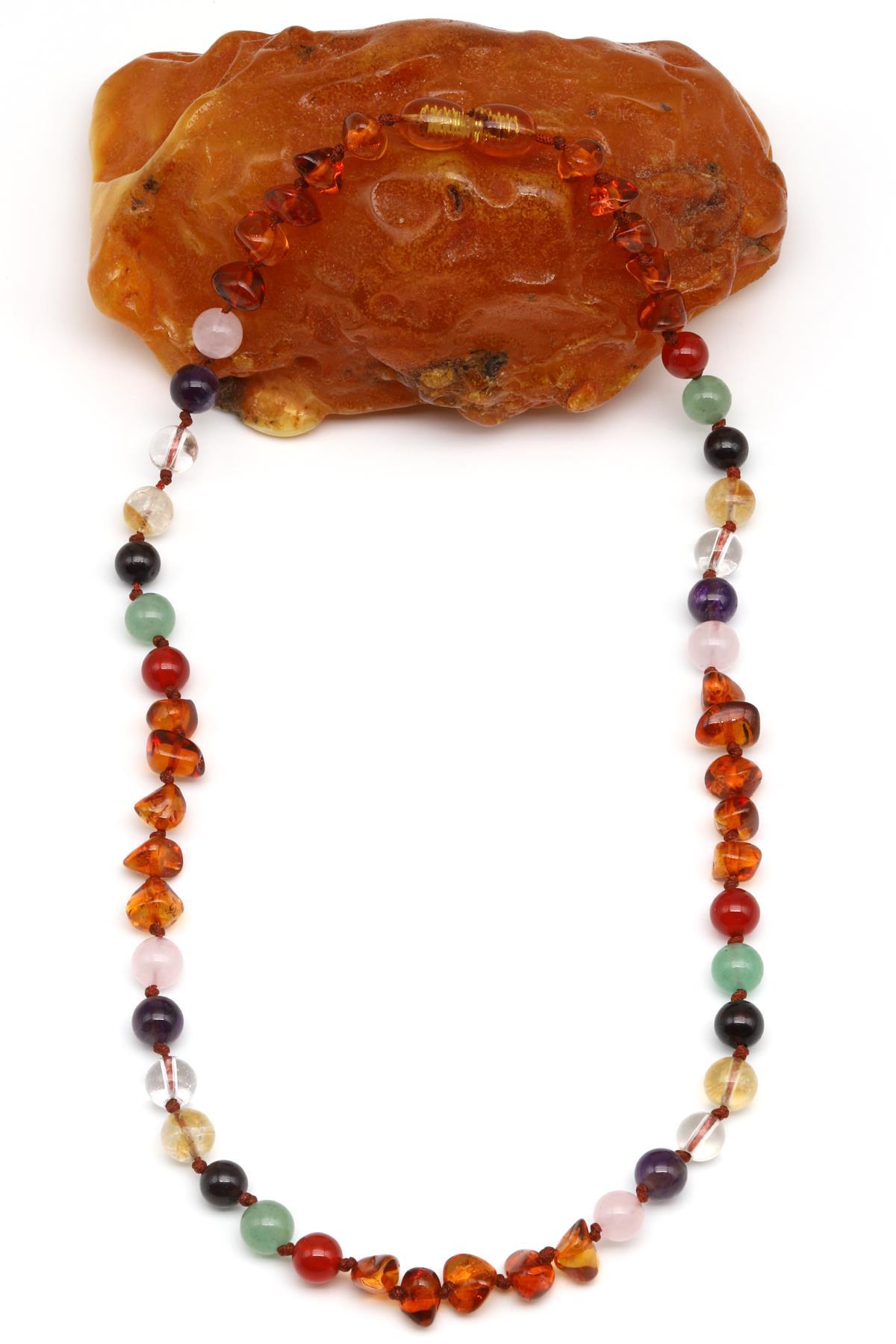 Vue frontale du collier ambre et pierres chakras bébé/enfant – modèle 2 – 35 cm