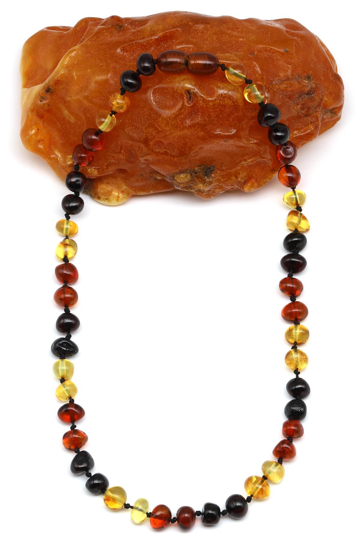 Collier d’ambre naturel goutte, idéal pour la poussée dentaire, vue de face.