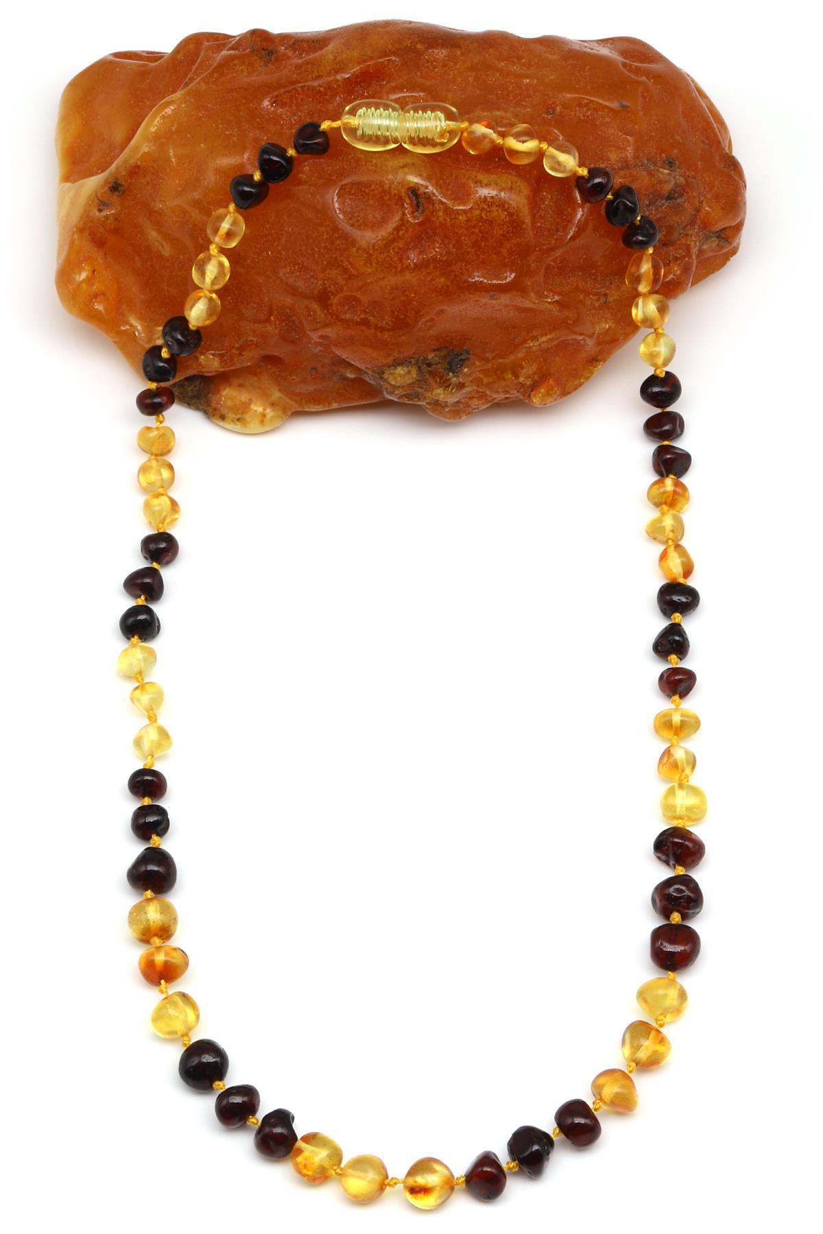 Collier d’ambre naturel goutte, idéal pour la poussée dentaire, vue de face.