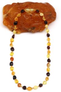Collier pour bébé en ambre naturel, parfait pour la poussée dentaire.