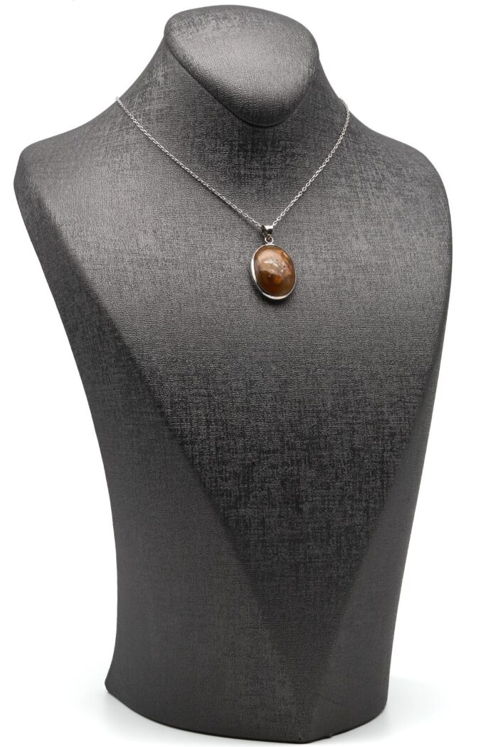Bijou en argent sterling 925 orné d’une agate précieuse d’origine indonésienne, idéal pour un look raffiné.