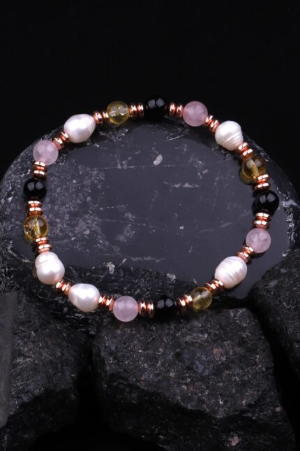 Design-Armband aus Natursteinen – Perle, Rosenquarz, Onyx & Hämatit